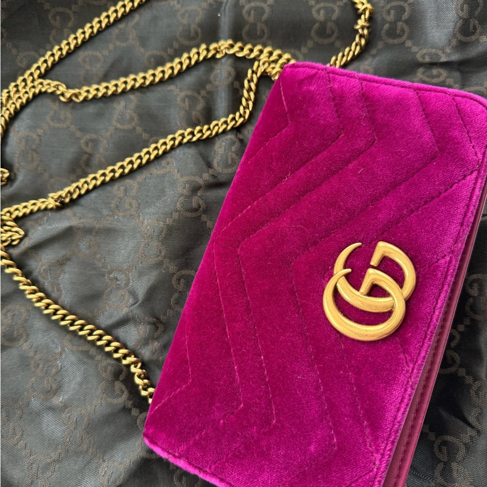 Gucci Fuchsia Velvet Clutch with Gold Chain